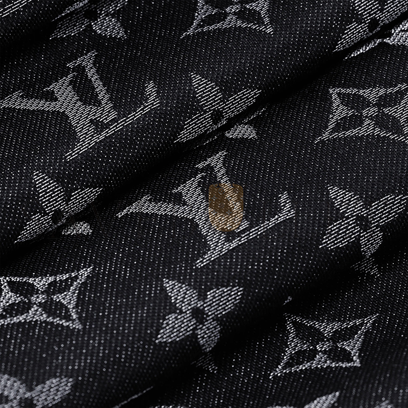 LOUIS VUITTON MONOGRAM SHINE SHAWL M75123 (142*142cm) LOUIS VUITTON MONOGRAM SHINE SHAWL M75123 (142*142cm)